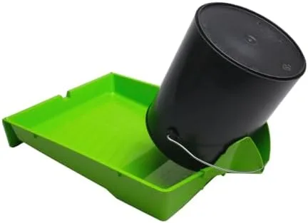 SmarTray paint tray supporting a paint can